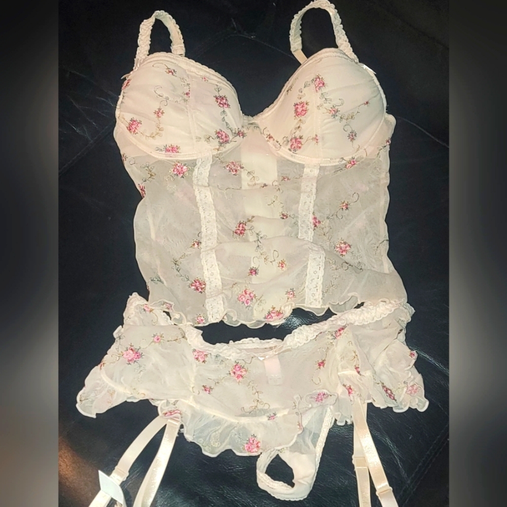 Floral Lace Lingerie Set in Pink